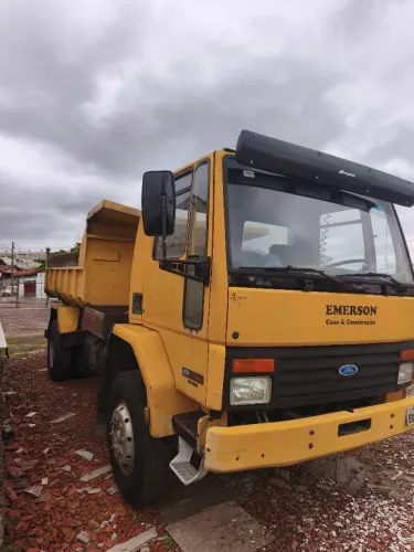 Caminhão caçamba Ford cargo 1215 