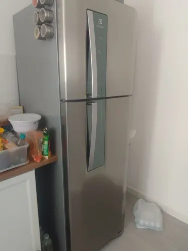 Geladeira Electrolux Inox 382L (DF42X) - Conservada / Não está gelando