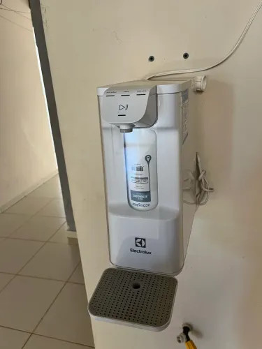 Vendo bebedouro eletrolux conservado funciona tudo