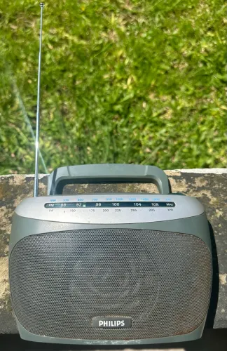 Relíquia Vintage- Rádio Portátil AE2150 Philipps
