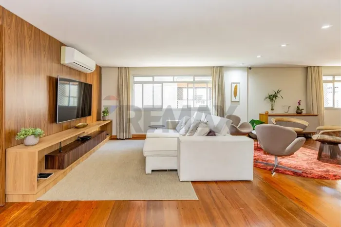 Apartamento Itaim Bibi de 187 mts a venda, 3 dormitórios, 1 suíte, 2 vagas, reformado - SP