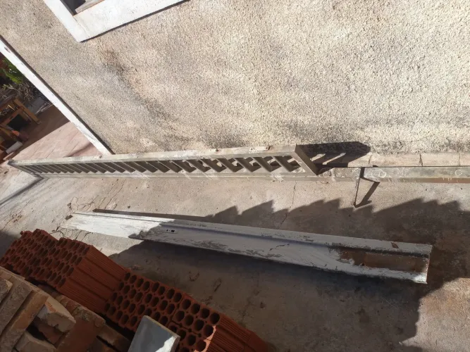 Vendo portão deslizante ( correr ) largura : 3.00 metros por 2.00 de comprimento