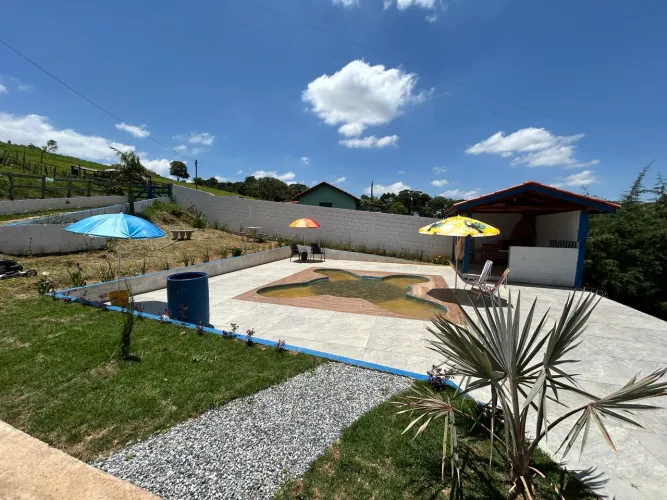 Linda chácara, com casa recém reformada prontinha pra morar!