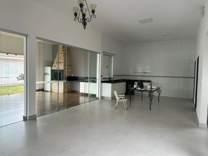 LINDA CASA NA CHAPADA