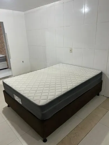 Vendo Cama box com baú.