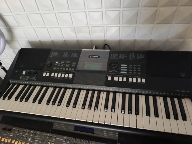 Teclado PSR E423