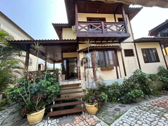 Casa Duplex, com 4 quartos em condomínio fechado no Recreio dos Bandeirantes