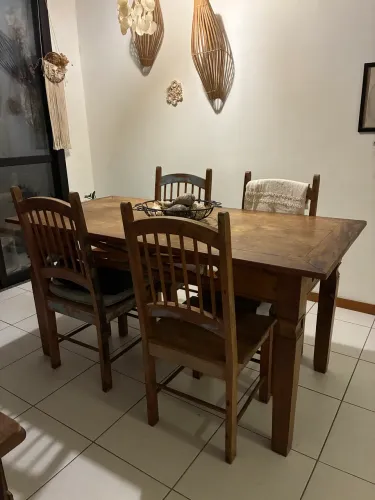 Mesa madeira maciça rústica 6 lugares, 4 cadeiras