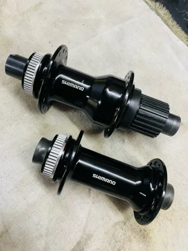 Par de Cubos Shimano TC500 Boost ( 32 furos)