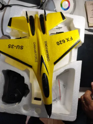Avião de controle remoto