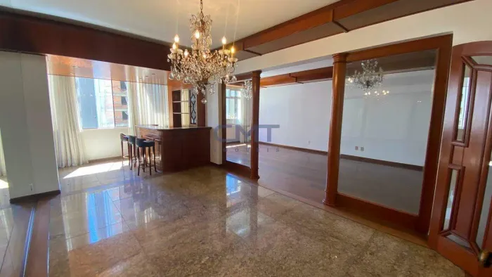 Apartamento de 290 m², 4 quartos, 2 suítes e 2 semisuítes, para alugar no Lourdes