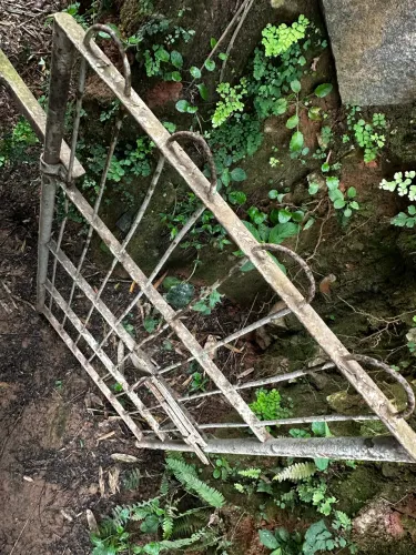 Portãozinho antigo de ferro