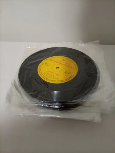 Lote com 24 Discos Compacto Estorinhas de Walt Disney ano 1970