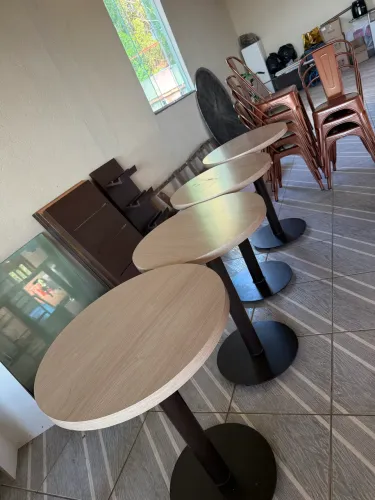 Mesa bistrô com 2 cadeiras 