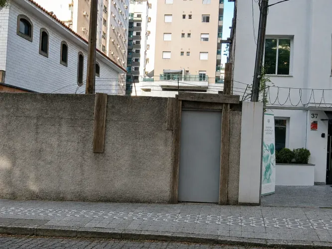 Imóvel para aluguel tem 375 metros quadrados em Pompéia - Santos - SP