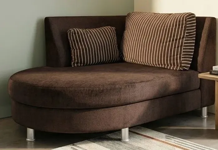Sofá estilo divã