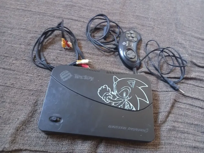 Vendo Master system com 132 jogos na memória 