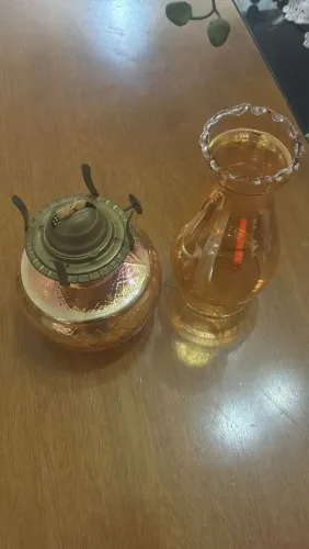 Antigo lampião a querosene vintage em vidro âmbar