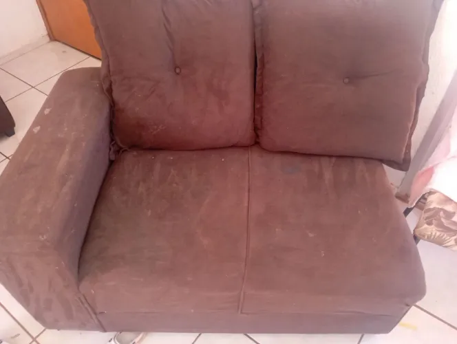 Vendo um sofá