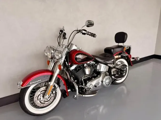 HARLEY-DAVIDSON HERITAGE SOFTAIL CLASSIC FLSTC 2014.