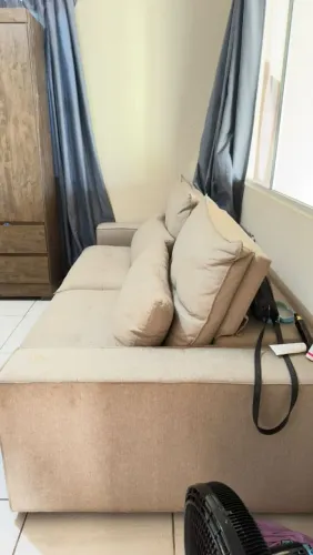 Vendo sofá de três lugares 