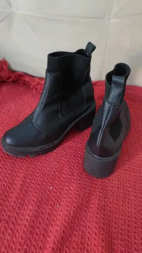 Bota Chelsea nova