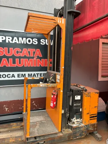 Paleteira usada 1000kg elétrica
