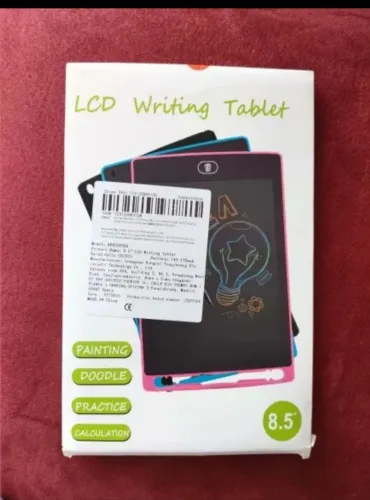 Lousa mágica  ideal pra criança se divertir usando a criatividade  (  )