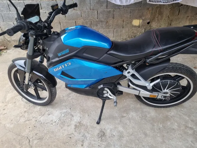 Moto top , zerada ,200 km rodados.