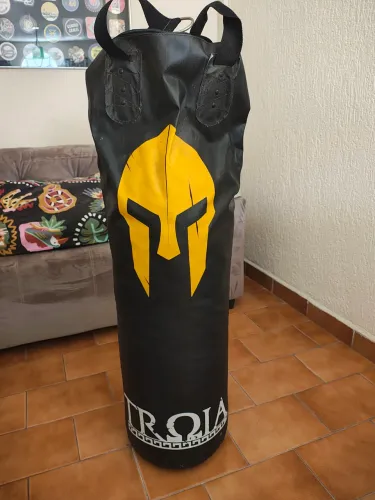 Vendo saco de box cheio semi novo