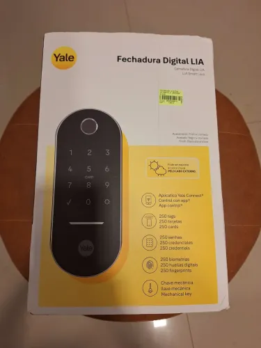 Fechadura para Porta Digital YALE LIA - Preta e Cromada