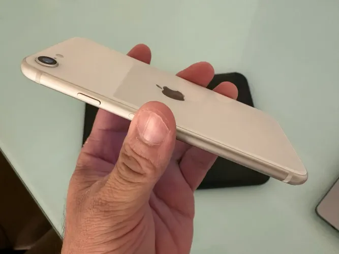 Vendo iPhone SE 3º geração semi novo 64gb 