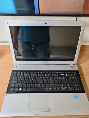 Notebook Samsung usado com alguns defeitos