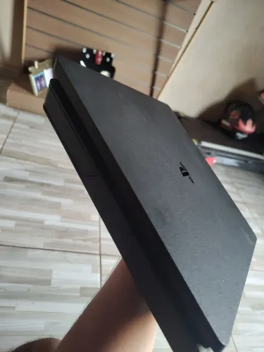 Ps4 slim 500gb + 3 controles + jogo
