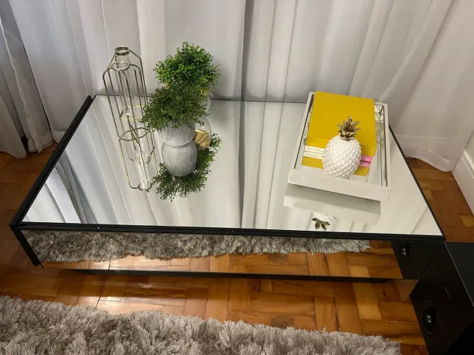 Mesa de centro espelhada com gavetas 