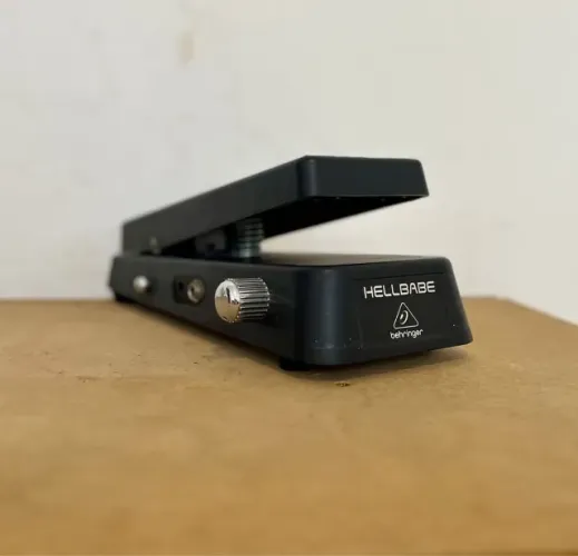 Pedal Wah-Wah Behringer HB01