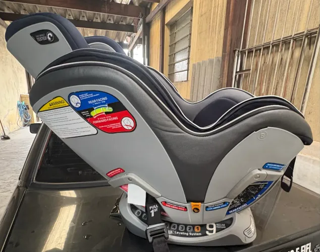 Cadeirinha Chicco NextFit Zip em ótimo estado de conservação!