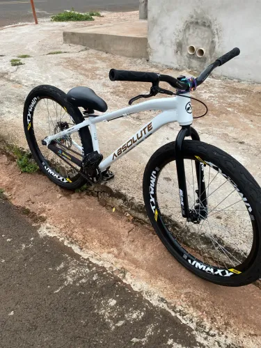 Quadro Absolute brutos já vai com o quadro e com a mesinha tá zero 