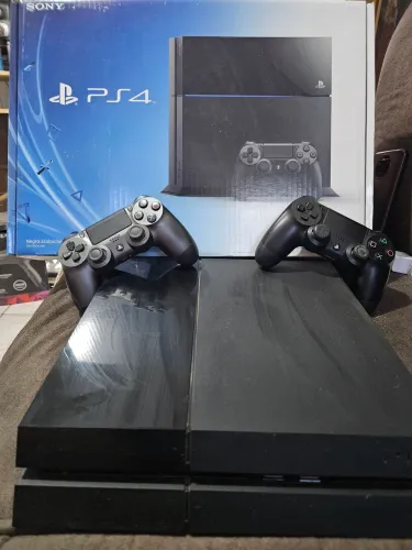 Ps4 fat com 2 controles e 11 jogos (mídia física)
