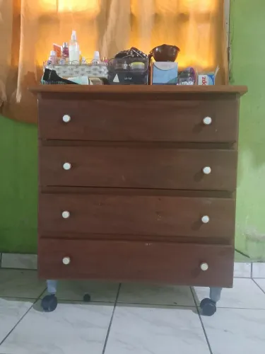 Cômoda de madeira
