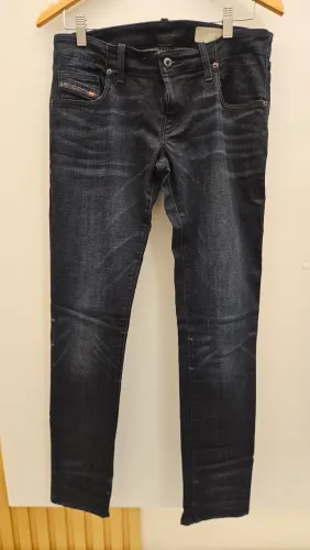 Cança Jeans Feminina Diesel T. 40: Ícone de Estilo e Durabilidade