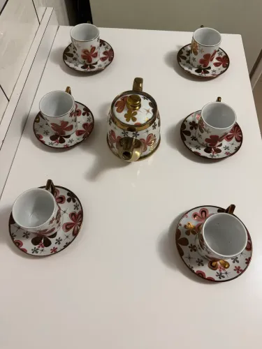 jogo de chá de porcelana vintage com decoração floral 