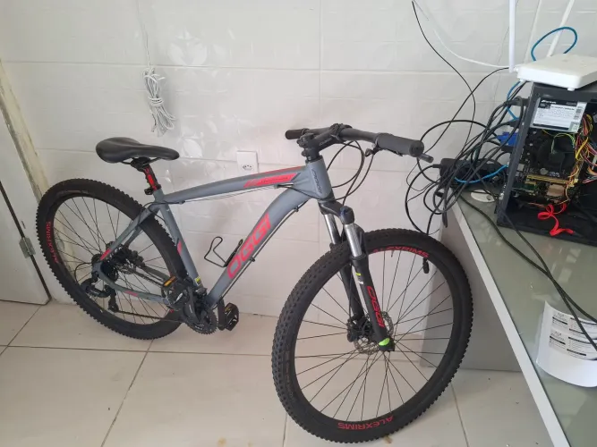 Vendo duas BIKE uma nova na caixa outra semi nova