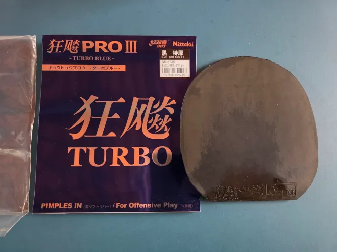 Borracha de tênis de mesa Nittaku Hurricane Pro III Turbo Blue (2.0 preta)