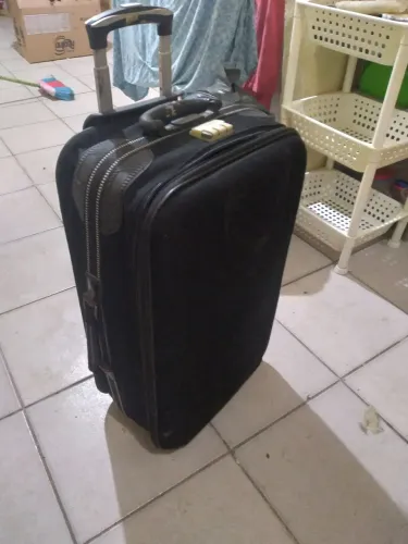 Mala média para viagem 