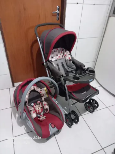 Carrinho de bebê Cosco e bb conforto semi Novos unissex