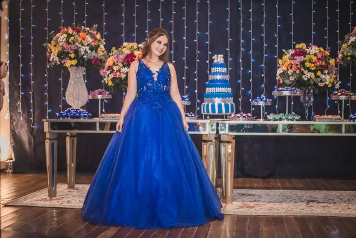Vestido Debutante 2 em 1 azul royal