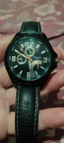 Séculos funcionando normalmente todo em aço preto