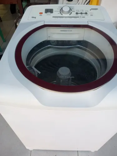 Vendo uma maquina de lavar Brastemp de 15 kg em perfeito estado.
