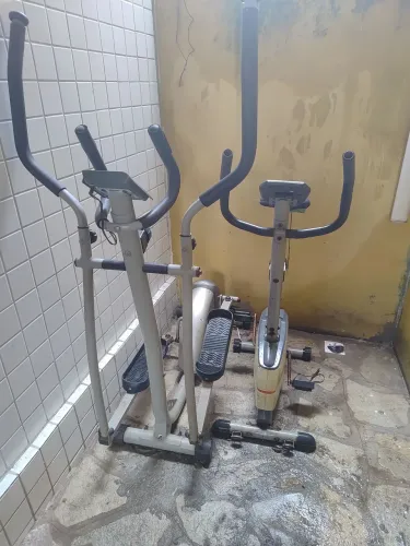 Vendo duas máquinas de exercícios